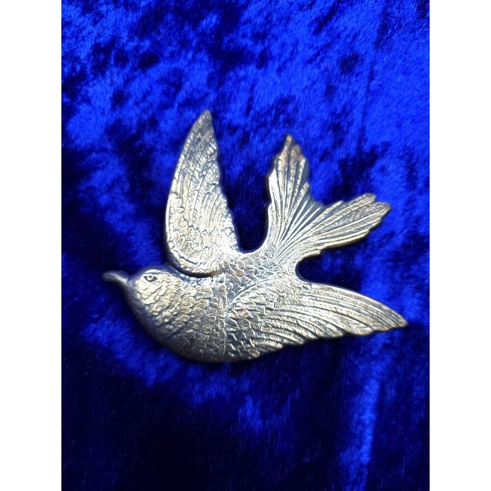 vintage light gold tone songbird/love bird flying wings retro brass brooch/pin
